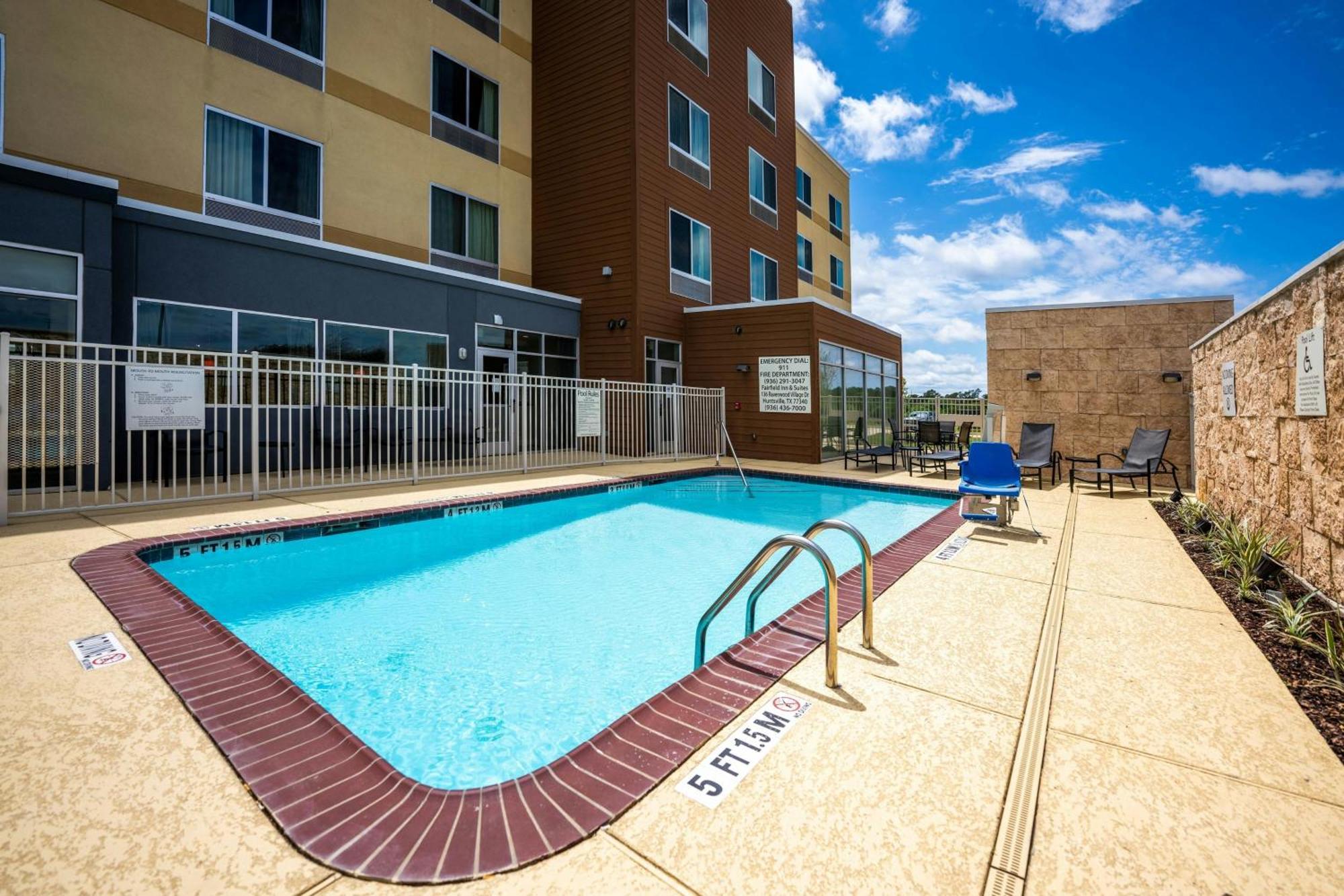 Fairfield Inn & Suites By Marriott Huntsville Exterior photo